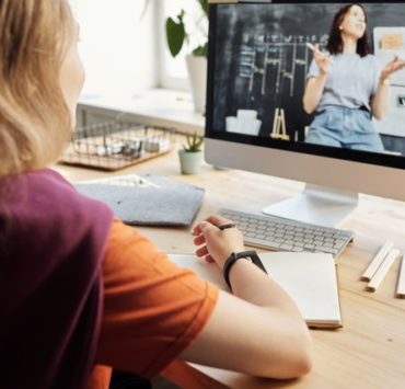 despre-bruxismul-scolii-online