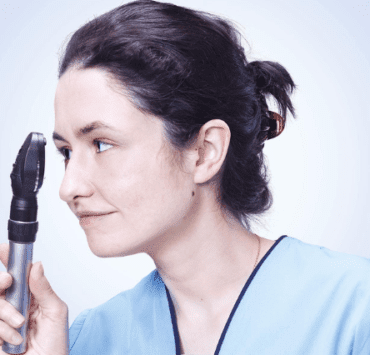 Dr. Raluca Moisescu, primul oftalmolog din România care a scăpat de ochelari cu tehnica SMILE 6 dr-Raluca-Moisescu-primul-oftalmolog-din-România-care-a-scăpat-de-ochelari-cu-tehnica-SMILE