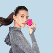 FOREO lanseaza revolutionarul BEAR dispozitivul inteligent cu microcurent pentru tonifierea fetei