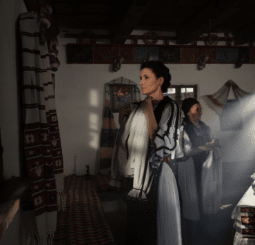 Iuliana Tudor: „Acolo, prin aceste femei, astăzi se cos lumile-ntre ele. Lumea de ieri cu cea de azi.” 8 Iuliana-Tudor-acolo-prin-aceste-femei-astăzi-se-cos-lumile-ntre ele-lumea-de-ieri-cu-cea-de-azi