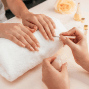healthy-beautiful-manicure-manicurist