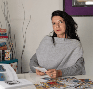Monica Măgureanu: „Referențialul mi-a oferit cadrul în care să adun și să dau sens căutărilor mele.” 7 Monica-Măgureanu-Referențialul-mi-a-oferit-cadrul-în-care-să-adun-și-să-dau-sens-căutărilor-mele-să-îmi-găsesc-răspunsurile-în-mine-și-să-îmi-dau-voie-să-îmi-pun-întrebările-care-trebuie
