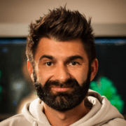 Paul-Ipate-se-alătură-echipei-lungmetrajului-Complet-Necunoscuți-în-regia-prietenului-său-Octavian-Strunilă