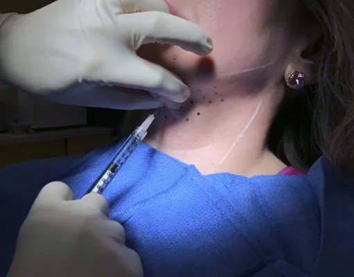 6 metode de slăbit moderne și inovative, folosind tehnici de remodelare corporală. Cum alegi cel mai eficient tratament? 5 lipoliza-injectii-topire-grasime-SKiN-MedSpa