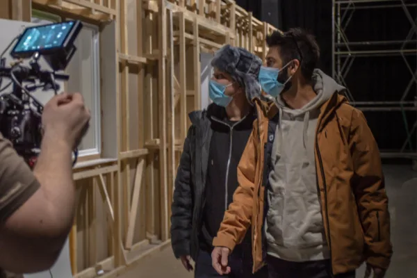 Paul Ipate se alătură echipei lungmetrajului „Complet Necunoscuți”, în regia prietenului său, Octavian Strunilă! 3 paul-ipate-şi-octavian-strunilă-filmări-complet-necunoscuţi