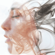 ei-sunt-cei-care-își-explorează-viețile-anterioare