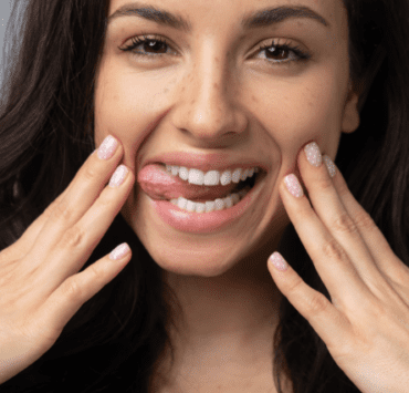 3 exercitii pentru remodelarea chipului cu yoga