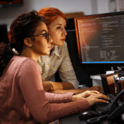 femeia-și-tehnologia