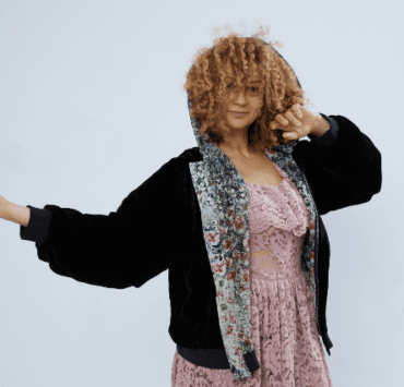 Degetele care trag stelele aproape de pământ 9 degetele-care-trag-stelele-aproape-de-pământ