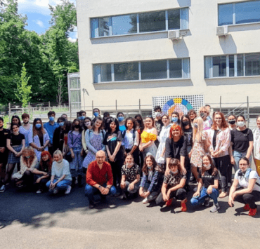 Proiectul CSR având ca temă bucuria de a trăi a premiat tinerii artiști ai Liceului de Arte Plastice ,,Nicolae Tonitza” 10 proiectul-csr-având-ca-temă-bucuria-de-a-trăi-a-premiat-tinerii-artiști-ai-liceului-de-arte-plastice-nicolae-tonitza