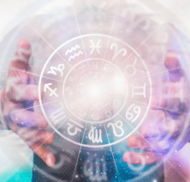 luna-plină-în-vărsător-fluture-ieșind-dintr-o-crisalidă