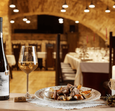 friptură-de-struț-cu-usturoi-și-cartofi-dulci