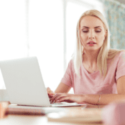 3-pași-pentru-a-ți-schimba-relația-cu-stările-de-anxietate