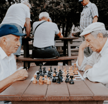 de-ce-bătrânețea-afectează-viața-socială-și-ce-poți-face