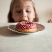 dulciurile-la-copii-când-pofta-devine-dependență