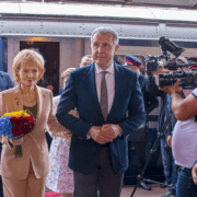 familia-regală-a-fost-întâmpinată-de-peste-2000-de-persoane-la-galați