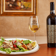 salată-de-păstrăv-afumat-cu-apio-și-roșii-cherry