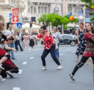 Tururi ghidate, flash mob, spectacole în aer liber în al 3-lea weekend la Străzi Deschise 8 tururi-ghidate-flash-mob-spectacole-în-aer-liber-în-al-3-lea-weekend-la-străzi-deschise
