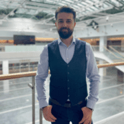 nlp-ul-este-un-manual-de-viață-cu-o-serie-de-aplicații-care-te-pot-face-mai-încrezător-și-mai-eficient