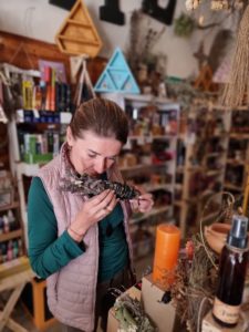 Dr. Angela Laur: Întoarce-te cu fața la tine prin aromaterapie 3 Angela Laur