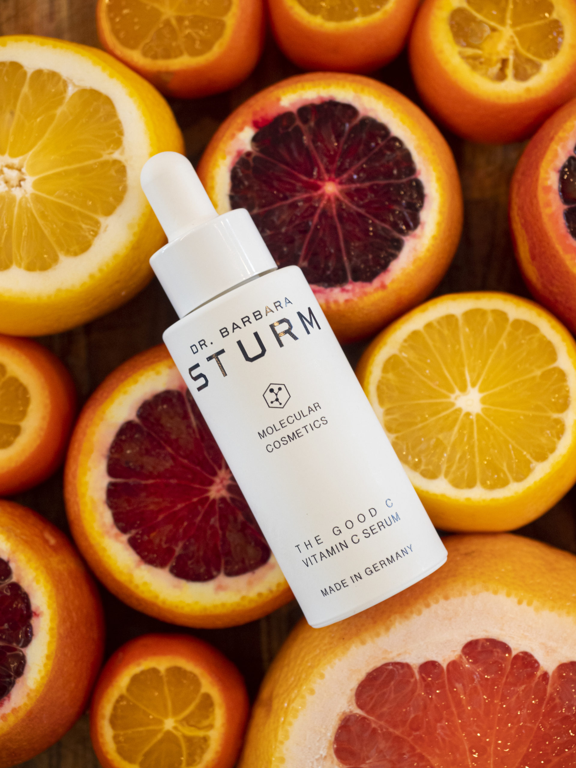 Niacinamida și vitamina C, ingrediente-superstar pentru sănătatea și luminozitatea pielii 4 THE GOOD C VITAMIN SERUM