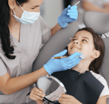 Igiena orală în rândul copiilor: 3 sfaturi pentru a face mai plăcută vizita la medicul dentist 8 igiena-orală-în-rândul-copiilor-3-sfaturi-pentru-a-face-mai-plăcută-vizita-la-medicul-dentist