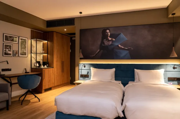 Hotelul Radisson Blu Aurum atrage turiștii prin design premium, istorie și experiențe sofisticate