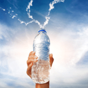 piesă-de-rezistenţă-pe-mesele-de-sărbători-apa-minerală-naturală