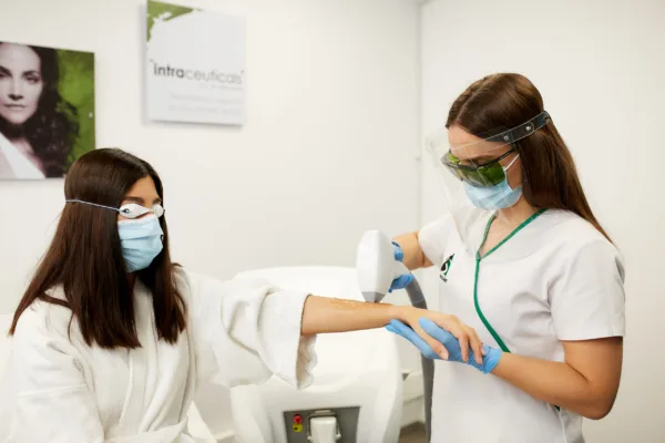 Frumusețea cere blândețe și răbdare 3 Clinica AS 0034 scaled