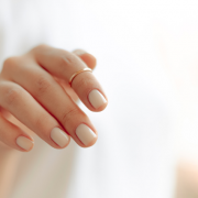polygel-vs-unghii-false-tradiționale-care-este-mai-bun