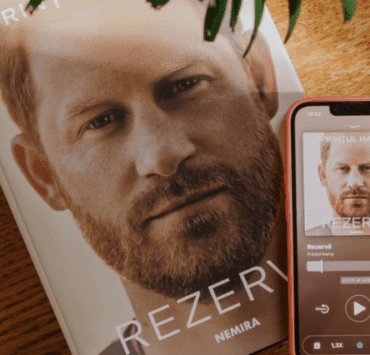 REZERVĂ: peste 3.3 milioane de exemplare vândute doar în limba engleză în 2 săptămâni de la apariție 9 rezervă-peste-3.3-milioane-de-exemplare-vândute-doar-în-limba-engleză-în-2-săptămâni-de-la-apariție