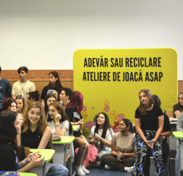 Ingerăm anual plastic de dimensiunile unui card 9 Adevar-sau-Reciclare-in-liceele-din-Bucuresti_2-1.png