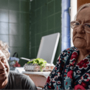 Răspunde cu suflet vârstnicilor singuri!