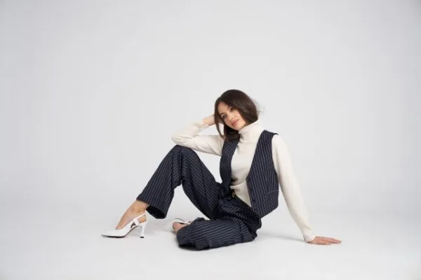 Hainele ca limbaj al emoțiilor: cum ne construim identitatea prin modă 3 Hainele ca limbaj al emoțiilor: Cum ne construim identitatea prin modă