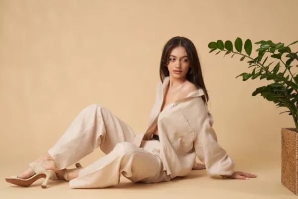 Hainele ca limbaj al emoțiilor: cum ne construim identitatea prin modă 4 Hainele ca limbaj al emoțiilor: Cum ne construim identitatea prin modă