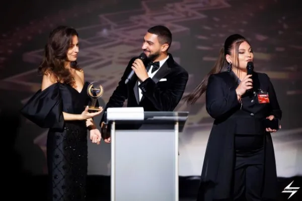 Claudiu Dumitrache, artistul român care a cucerit celebritățile de la Hollywood și din Europa 5 Claudiu-Dumitrache