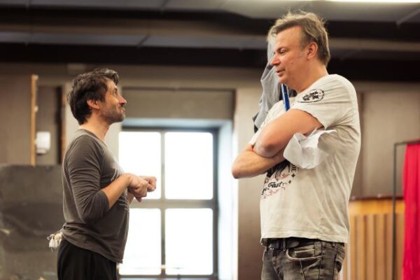 Adrian Nour si Dan Helciug la repetitiile Shrek2 Foto Adriana Staciuc