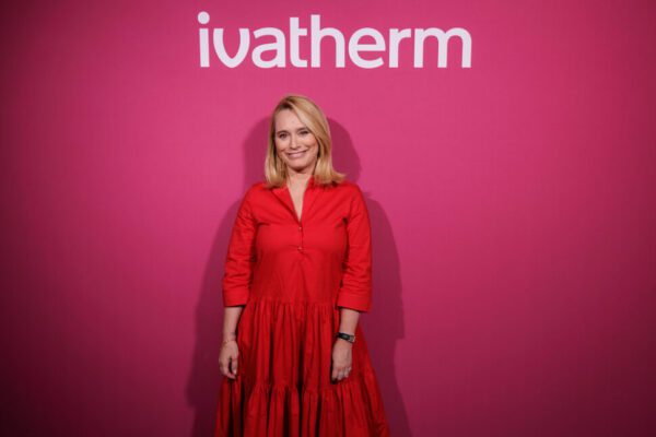Vedete la lansarea noilor suplimente alimentare Ivatherm 5 Andreea Esca scaled
