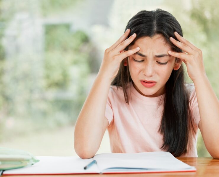 stressul examenelor shutterstock 2267533875