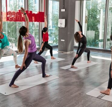 Ziua Internațională Yoga la World Class 10 ziua yoga coperta