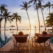 cuplu la plaja relaxare 2367785107