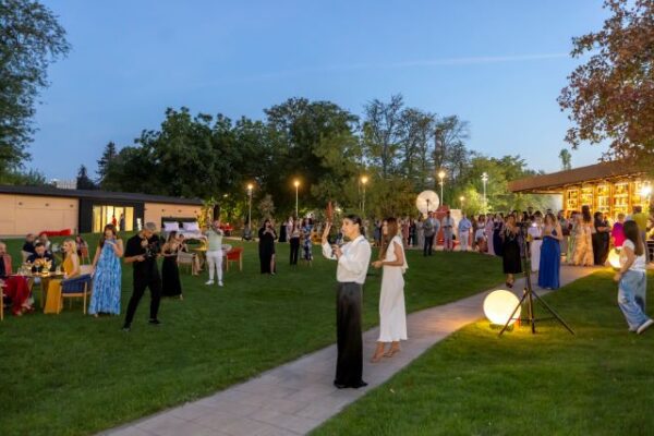 Brandul Laura Hîncu – Silk & Cashmere aniversează 14 ani în România 3 Silk Garden Party