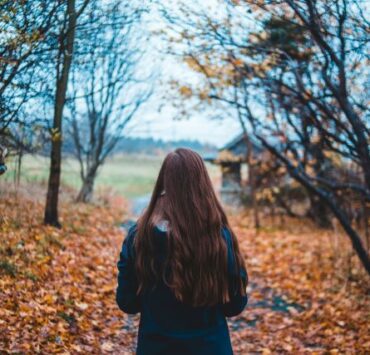 Cele mai la modă geci de toamnă pentru fete - ce geacă să alegeți? 9 erik mclean onddbu7c vy unsplash