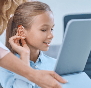5 probleme de sănătate grave ale copiilor sub 3 ani 8 girl trying hearing aid front mirror