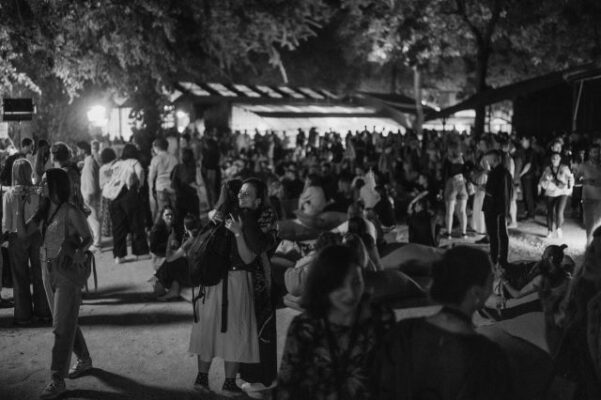 Începe UNFINISHED: o explorare multidisciplinară a lumii 3 UNFINISHED 23 1