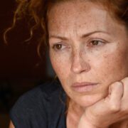 9 semne ca o femeie este nefericita shutterstock 405674269