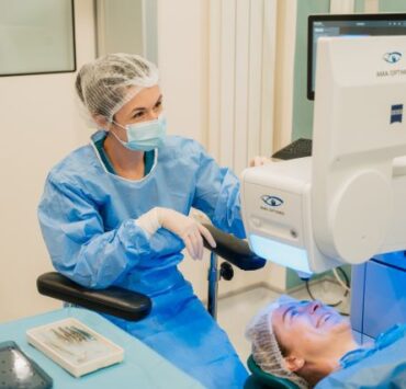 Experiența ”chirurgului-pacient” la 4 ani după ce a scăpat de ochelari cu SMILE 8 Ama Optimex ReLEx SMILE Dr. Raluca Moisescu