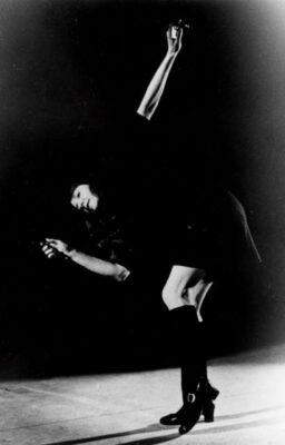 MIRIAM RĂDUCANU o expoziție - arhivă cu senZ 4 Miriam Raducanu in Nocturne dans Rain rain rain Muzica Frankie Lane Arhi