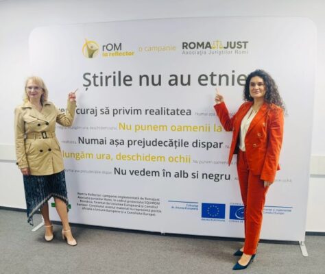 „Știrile nu au etnie”: Asociația RomaJust lansează Campania „rOM la reflector” 3 Ramona Chiriac si Daniela panou