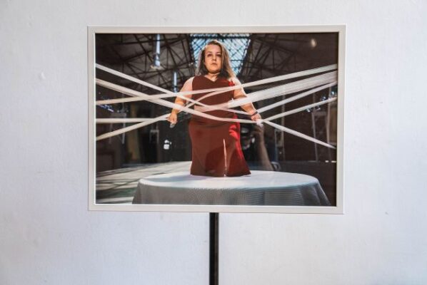 Expoziția „Să Cunoști Lumea”, despre expresivitate, inclusivitate și frumusețea din diversitate 4 Sa cunosti lumea 1